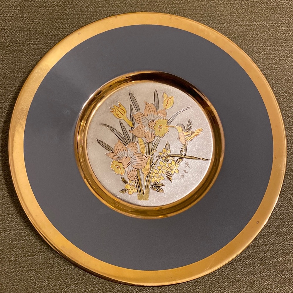The Art of Chokin 24K Gold Trim Plate Hummingbird with Flowers 6"